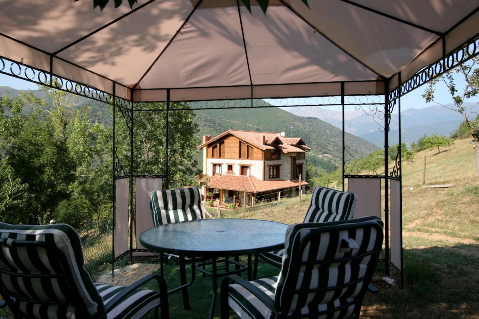 Posada El Bosque Mieses Extérieur photo